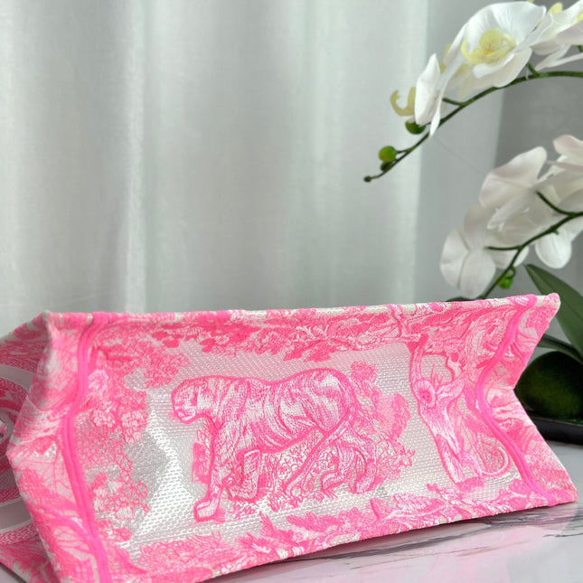 MEDIUM BOOK TOTE 37 CANDY PINK MACROCANNAGE EMBROIDERY
