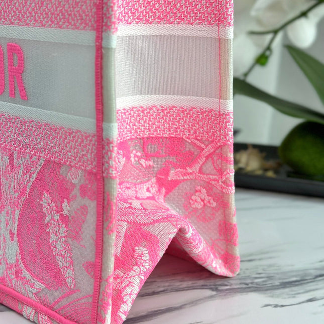 MEDIUM BOOK TOTE 37 CANDY PINK MACROCANNAGE EMBROIDERY