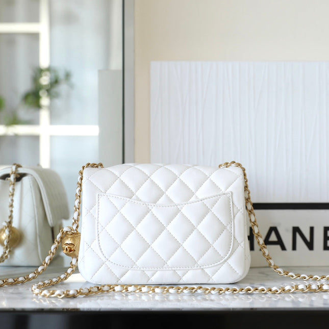CHANEL 25S FLAP BAG 18 CM IN WHITE LAMBSKIN WITH GOLD HARDWARE