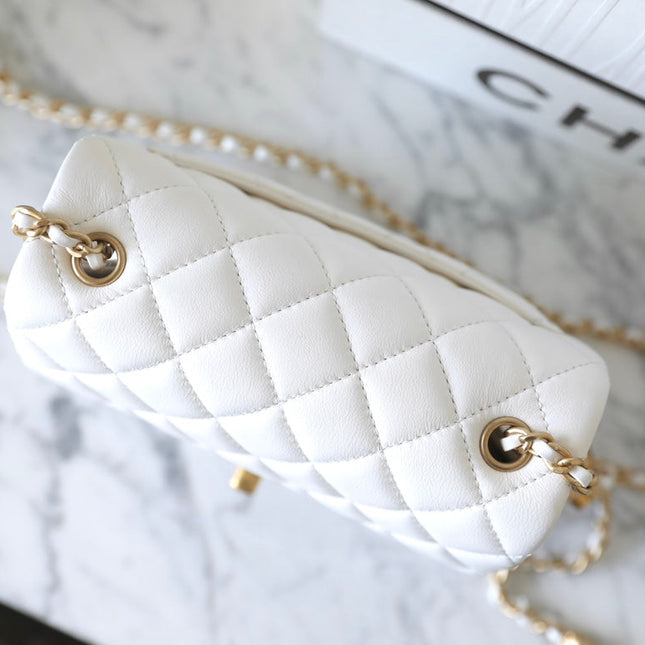 CHANEL 25S FLAP BAG 18 CM IN WHITE LAMBSKIN WITH GOLD HARDWARE