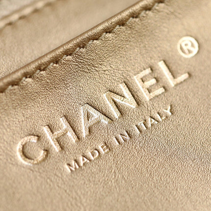 CHANEL 25S FLAP BAG 18 CM IN WHITE LAMBSKIN WITH GOLD HARDWARE