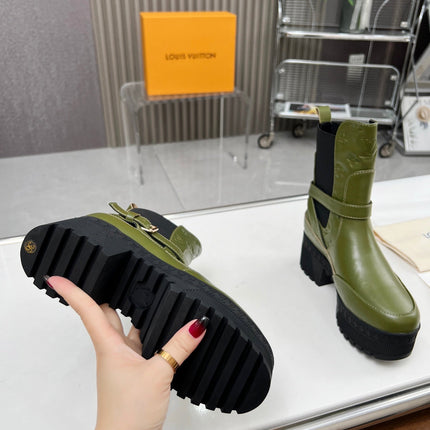 LAUREATE PLATFORM DESERT BOOT IN DARK OLIVE GREEN CALFSKIN