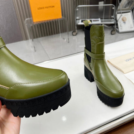LAUREATE PLATFORM DESERT BOOT IN DARK OLIVE GREEN CALFSKIN