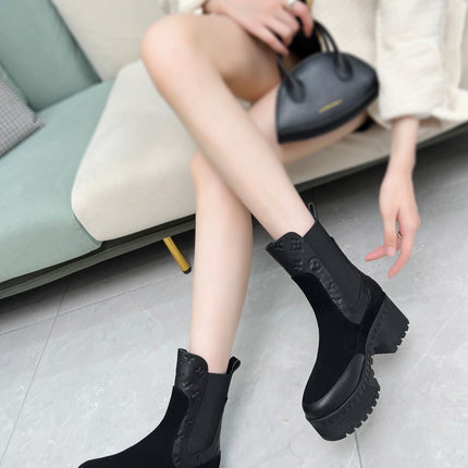 LV WOMEN SHORT BOOT IN BLACK CALFSKIN AND SUEDE