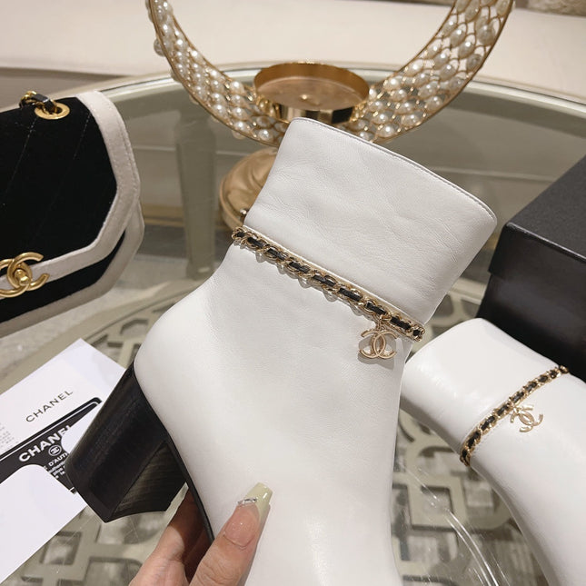 MID-HEEL ANKLE BOOTS IN WHITE SMOOTH CALFSKIN