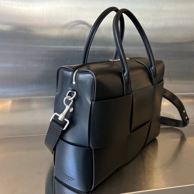 ARCO 36 BAG IN BLACK LAMBSKIN