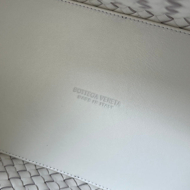 LARGE CABAT 51 IN WHITE LAMBSKIN
