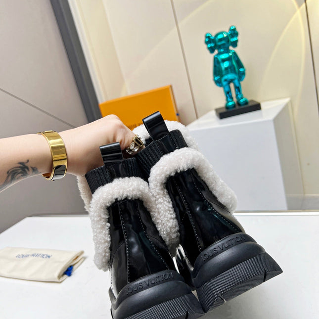 LV RUBY FLAT ANKLE BOOT IN BLACK CALFSKIN AND WHITE SHEARLING