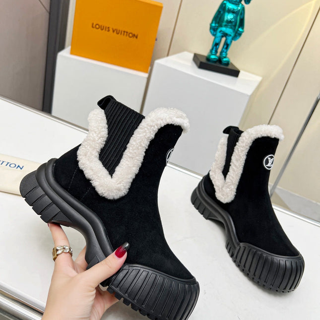 LV RUBY FLAT ANKLE BOOT IN BLACK SUEDE CALF LEATHER AND WHITE SHEARLING
