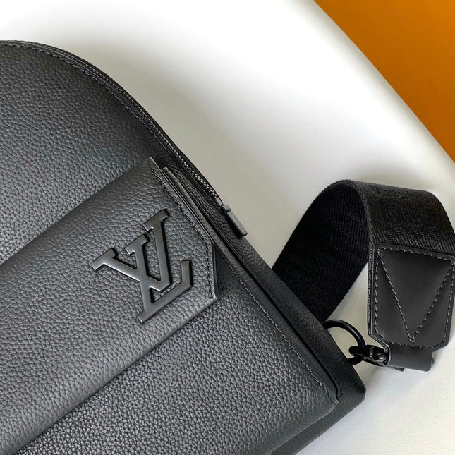 PILOT SLINGBAG 30 IN BLACK COWHIDE LEATHER