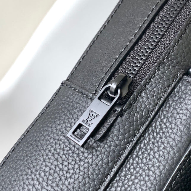 PILOT SLINGBAG 30 IN BLACK COWHIDE LEATHER