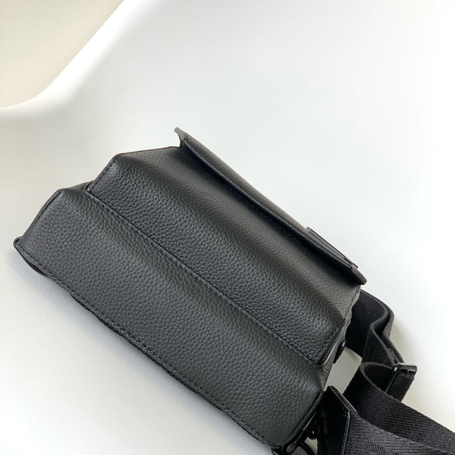 PILOT SLINGBAG 30 IN BLACK COWHIDE LEATHER
