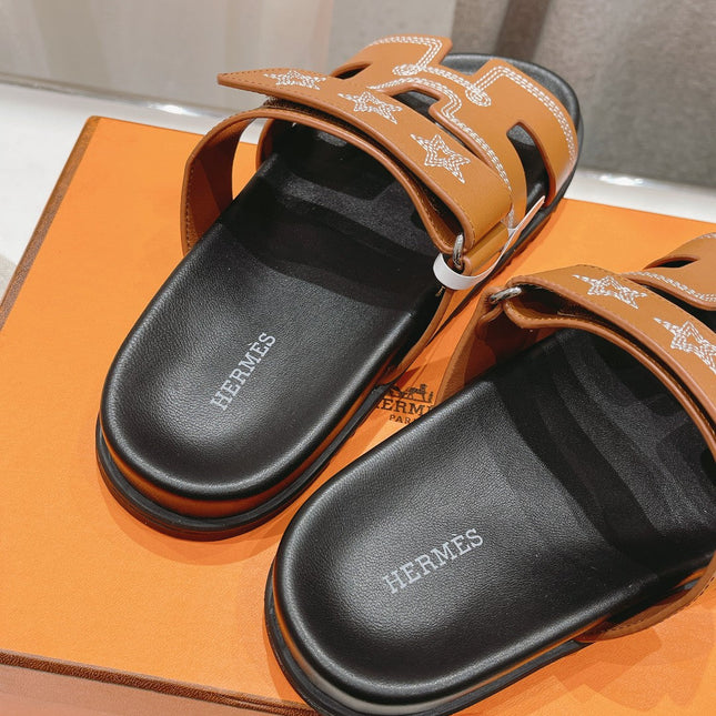 STAR-PATTERNED SANDAL BLACK AND CARAMEL CALFSKIN