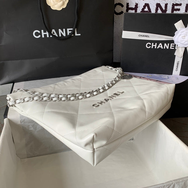 CC MEDIUM 37 HANDBAG IN WHITE SHINY CALFSKIN SILVER HARDWARE