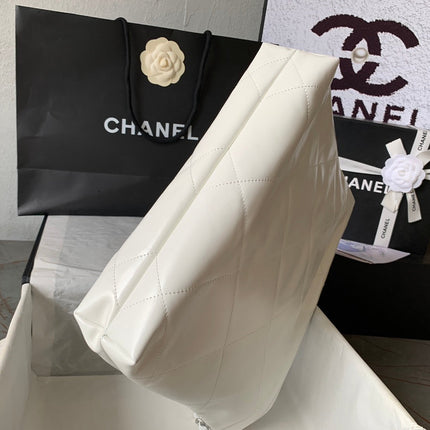 CC MEDIUM 37 HANDBAG IN WHITE SHINY CALFSKIN SILVER HARDWARE