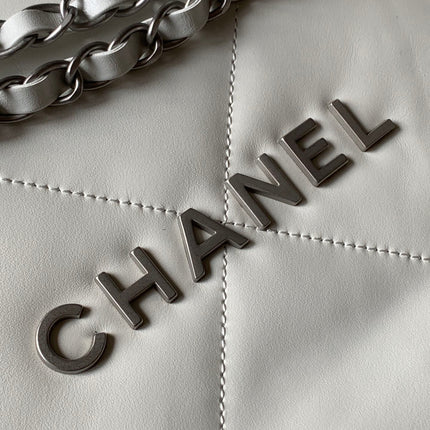 CC MEDIUM 37 HANDBAG IN WHITE SHINY CALFSKIN SILVER HARDWARE