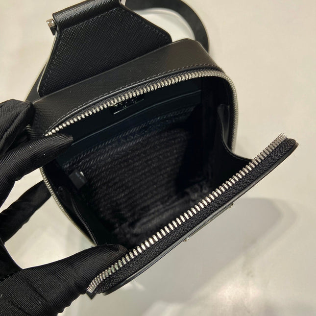 CHEST BAG 20 IN BLACK SAFFIANO LEATHER