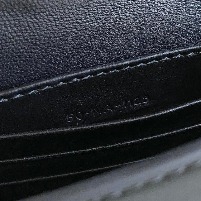 SIGNATURE CHAIN BAG 21 IN BLACK CALFSKIN
