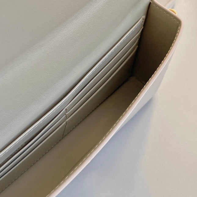 SIGNATURE CHAIN BAG 21 IN BEIGE CALFSKIN