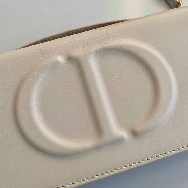 SIGNATURE CHAIN BAG 21 IN BEIGE CALFSKIN