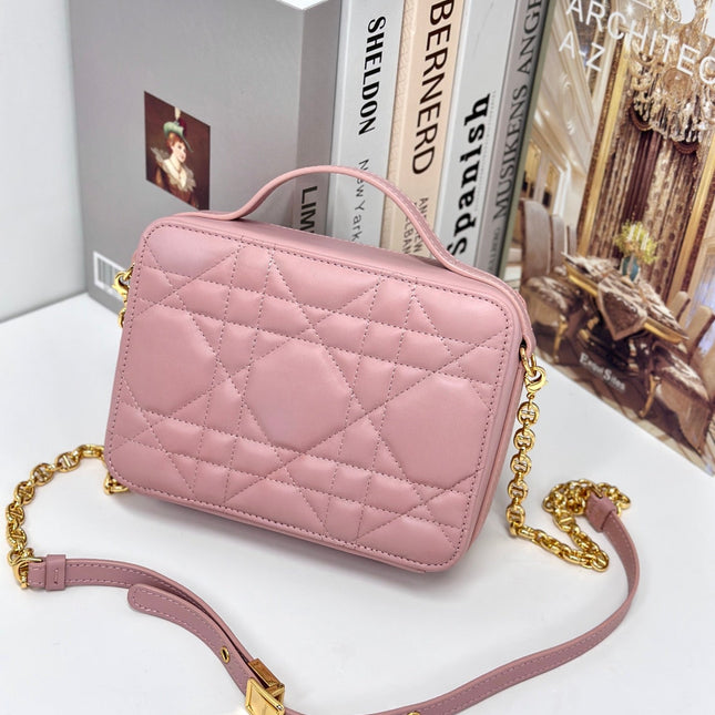 CARO BOX 19 IN LIGHT PINK CALFSKIN