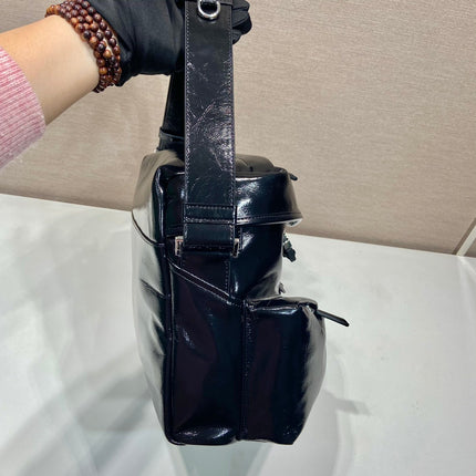 CROSSBODY BAG 29 IN BLACK OIL WAX LAMBSKIN