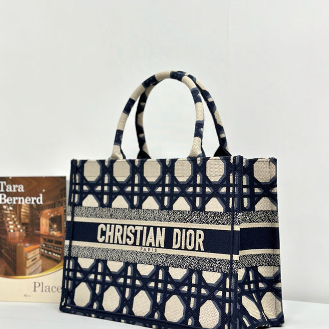 MEDIUM BOOK TOTE 37 BEIGE AND BLUE MACROCANNAGE EMBROIDERY