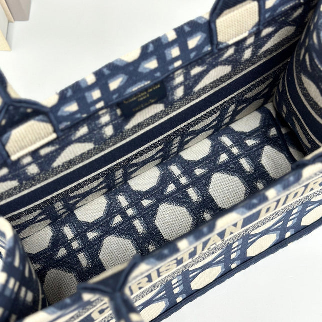 MEDIUM BOOK TOTE 37 BEIGE AND BLUE MACROCANNAGE EMBROIDERY