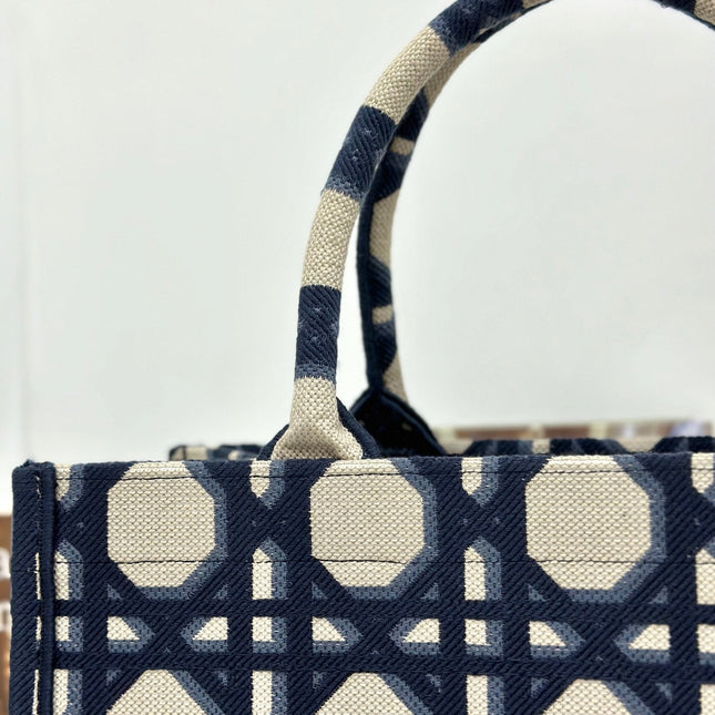 MEDIUM BOOK TOTE 37 BEIGE AND BLUE MACROCANNAGE EMBROIDERY