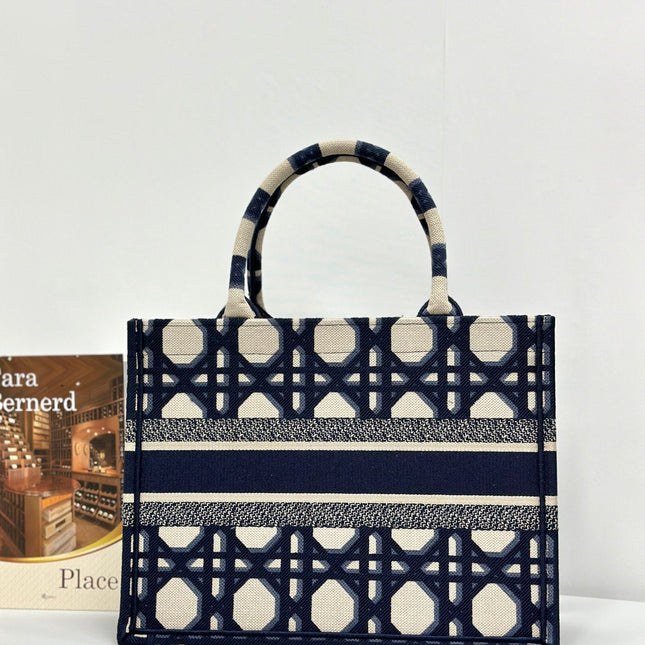 MEDIUM BOOK TOTE 37 BEIGE AND BLUE MACROCANNAGE EMBROIDERY