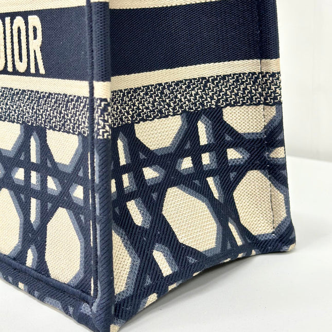MEDIUM BOOK TOTE 37 BEIGE AND BLUE MACROCANNAGE EMBROIDERY