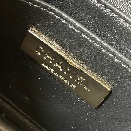 CC MINI 19 FLAP BAG IN GLOSSY BLACK METALLIC CALFSKIN
