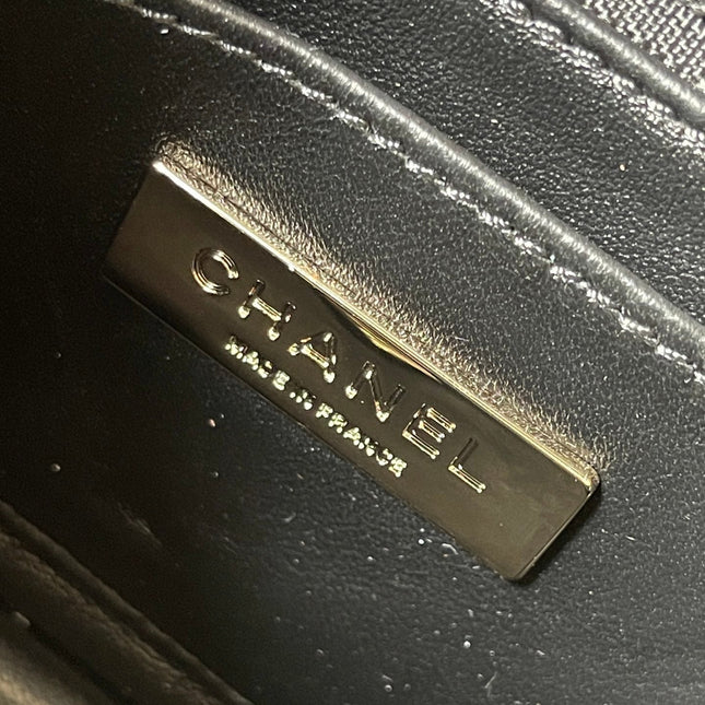 CC MINI 19 FLAP BAG IN GLOSSY BLACK METALLIC CALFSKIN