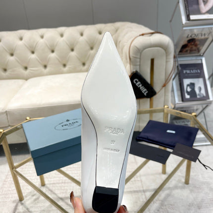 BALLET FLATS ATTACHED CREATIVE FLOWERS IN WHITE PATENT CALFSKIN