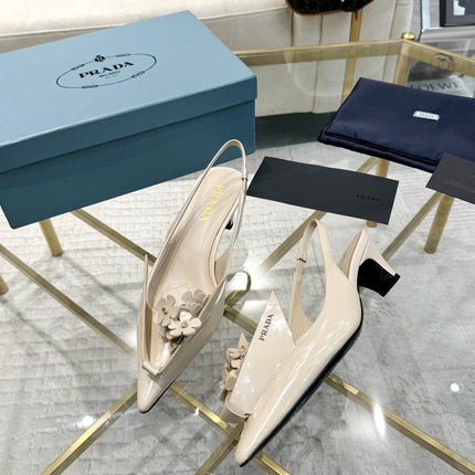 MEDIUM HEEL SLINGBACK ATTACHED CREATIVE FLOWERS IN BEIGE PATENT CALFSKIN