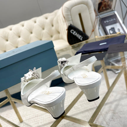 MEDIUM HEEL SLINGBACK ATTACHED CREATIVE FLOWERS IN WHITE PATENT CALFSKIN