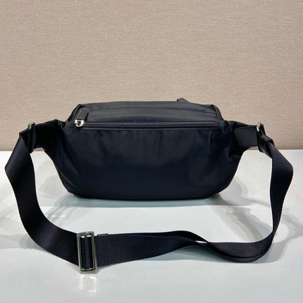 BELT BAG 27 IN BLACK RE-NYLON