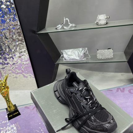 3XL SNEAKER IN BLACK MESH AND POLYURETHANE
