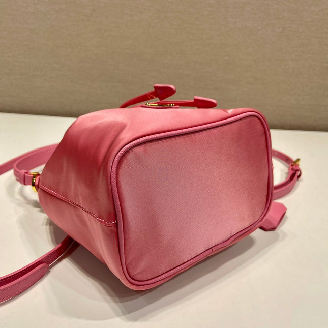 BUCKET BAG 19 IN CANDY PINK RE-NYLON AND SAFFIANO LEATHER HANDLE