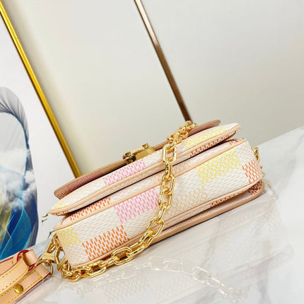 POCHETTE MÉTIS EAST WEST 21 IN PEACH DAMIER GIANT CANVAS GOLD HARDWARE