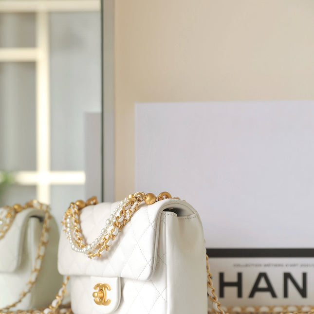 CHANEL 25S FLAP BAG 17 CM IN WHITE LAMBSKIN PEARL STRAP WITH GOLD HARDWARE