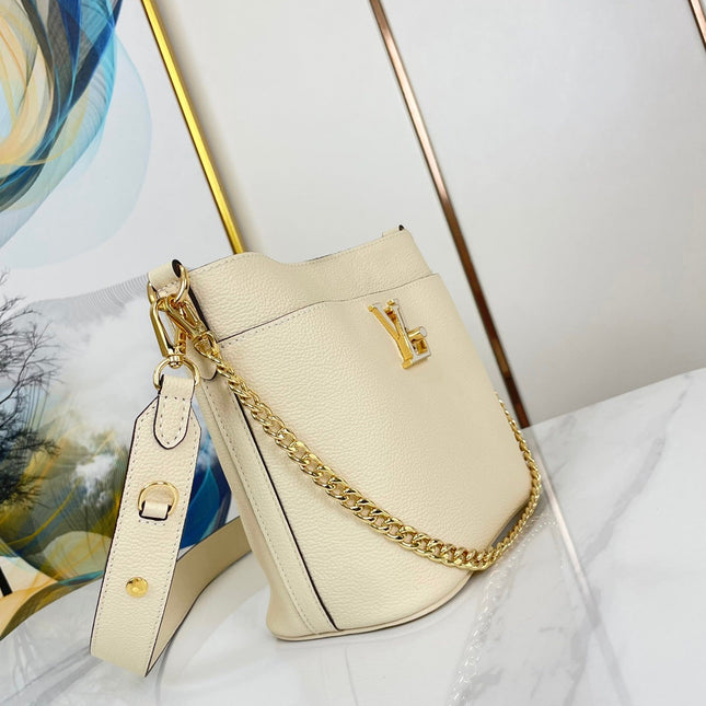 LOCK AND WALK 20 IN CREAM GRAINED CALFSKIN GOLD HARDWARE