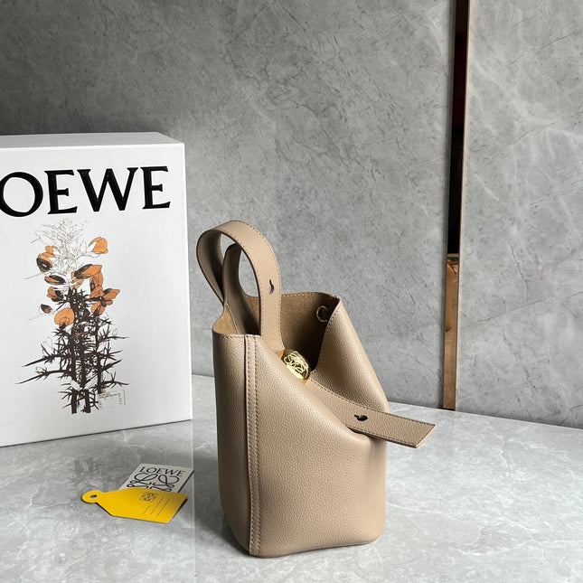 LOE MINI 19 PEBBLE BUCKET IN CAMEL BROWN MELLOW CALFSKIN
