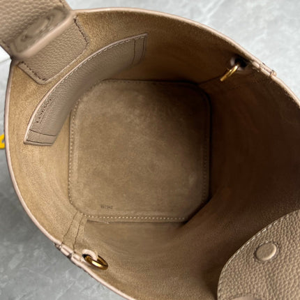 LOE MINI 19 PEBBLE BUCKET IN CAMEL BROWN MELLOW CALFSKIN