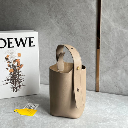 LOE MINI 19 PEBBLE BUCKET IN CAMEL BROWN MELLOW CALFSKIN