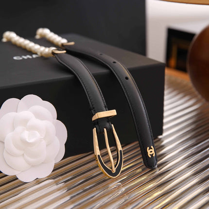 CC PEARL CHAIN BELT WITH GOLD HARDWARE AND BLACK CALFSKIN