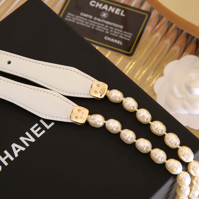 CC PEARL CHAIN BELT WITH GOLD HARDWARE AND WHITE CALFSKIN