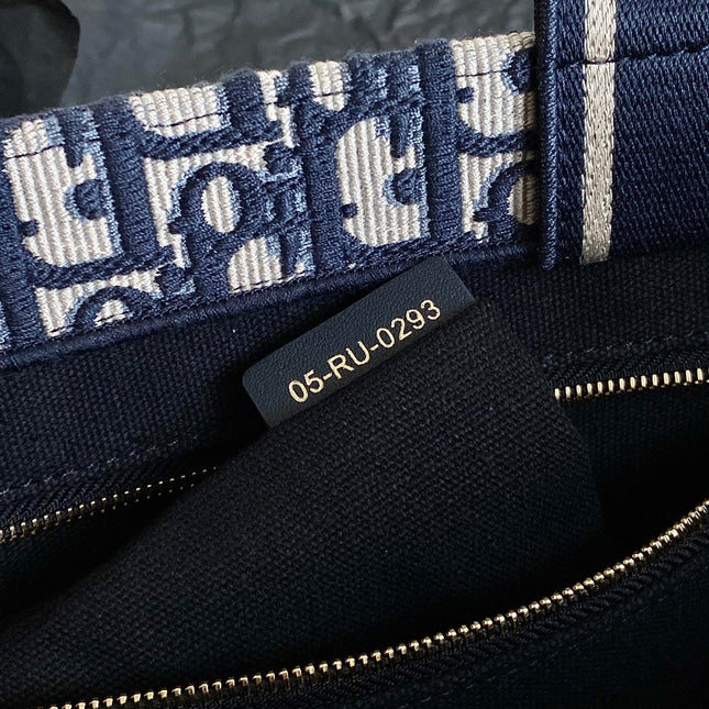 MEDIUM BOOK TOTE 36 BLUE OBLIQUE EMBROIDERY