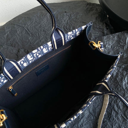 MEDIUM BOOK TOTE 36 BLUE OBLIQUE EMBROIDERY