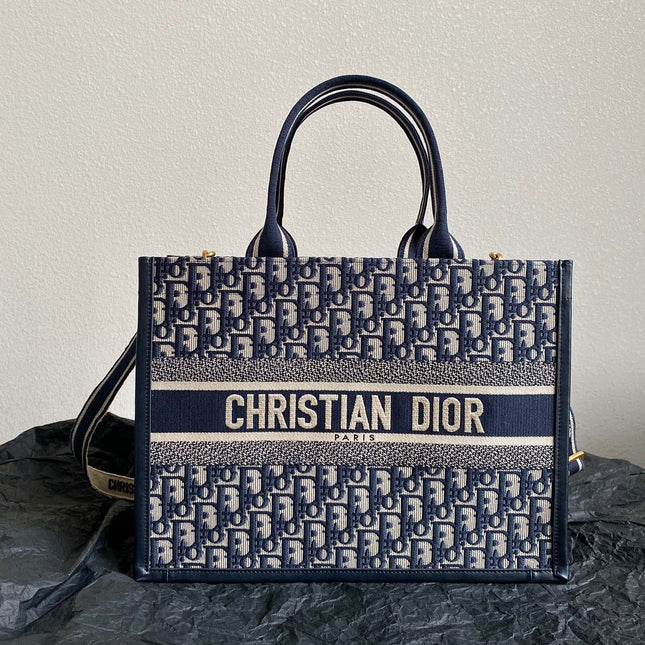MEDIUM BOOK TOTE 36 BLUE OBLIQUE EMBROIDERY